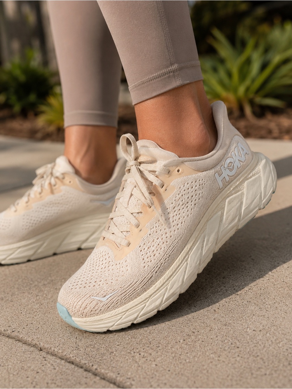 HOKA Arahi 7 Women's 6.5 Vanilla Cream Stability Running Shoes 1147851 VRM
